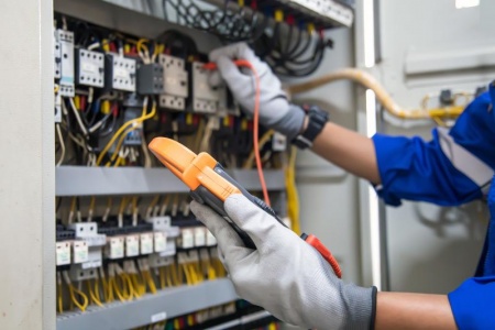 Sécuriser vos travaux d'électricité, les normes essentielles à connaître