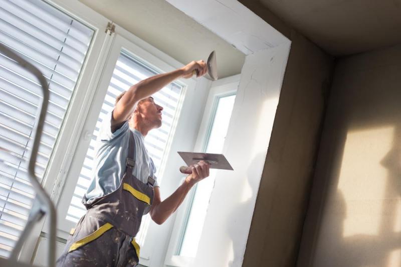 R&eacute;alisation d'enduit et pon&ccedil;age des murs, les cl&eacute;s d'une finition r&eacute;ussie